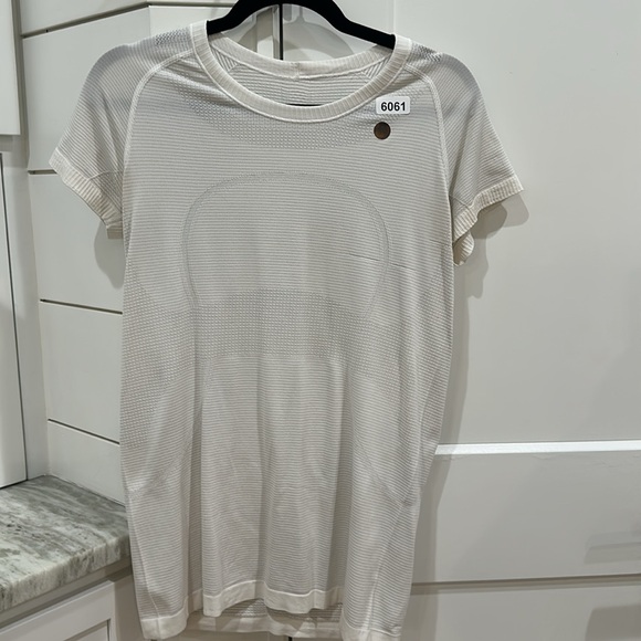 (6061)  🍋 LULULEMON RUN: Swiftly Tech Short Sleeve Crew Sz 10 **LOVED - Picture 6 of 10